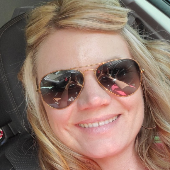 Meet your Posher, Monica - Picture 1 of 1